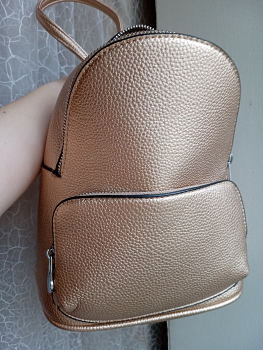 Новый рюкзак цвет золото