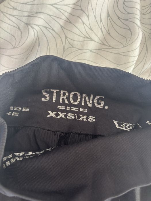Spodenki strong