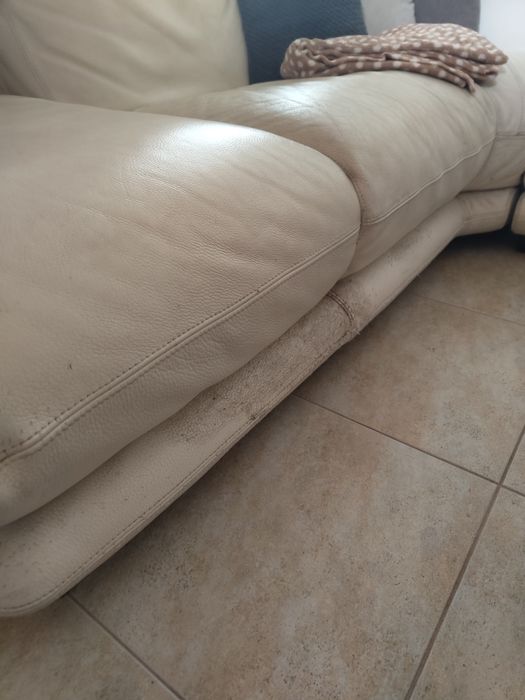 Sofá de canto em pele