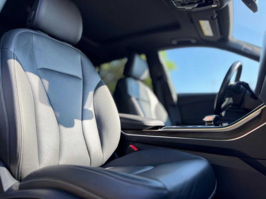 Audi Q8 quattro Premium Plus      2021