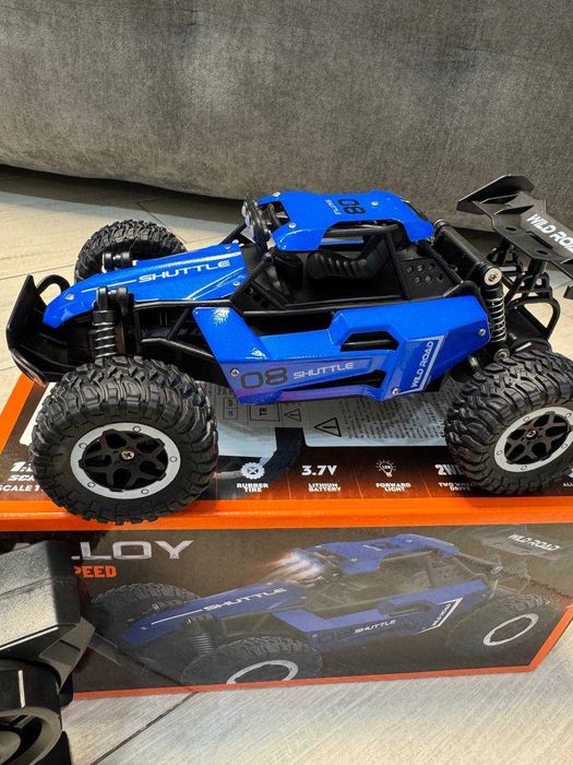 Радіокерована машинка. ТІЛЬКИ синього кольору.  Нова.  20 км/год.