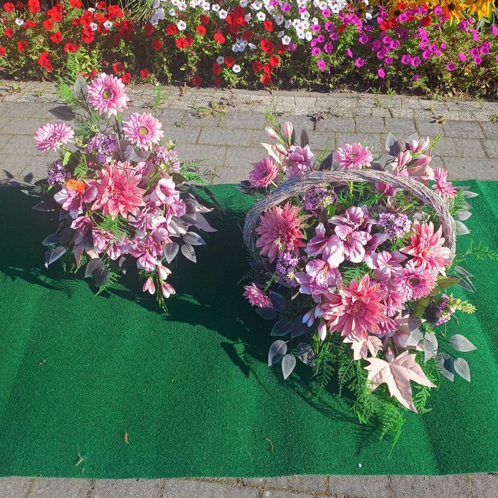 Kompozycja kwiatowa na grób