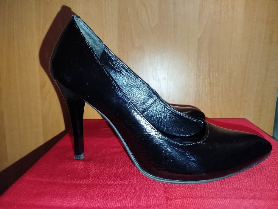 Елегантні чорні туфлі. Нові.