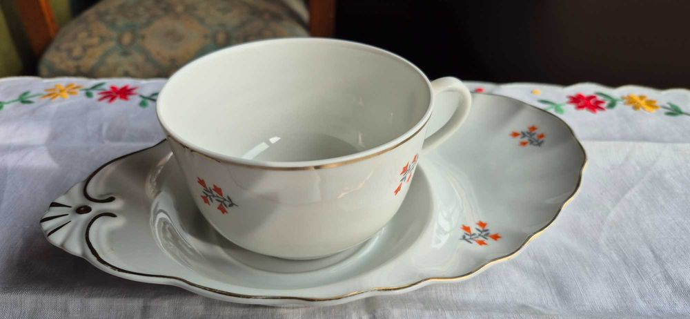 Almoçadeira com prato da Vista Alegre