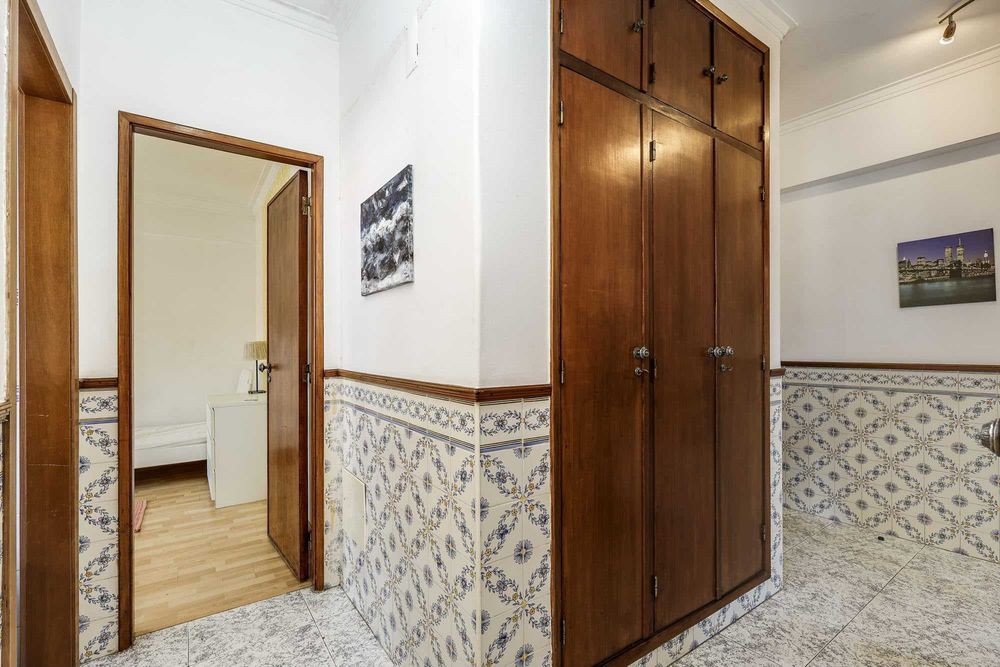 Quartos em T4 mobilado para estudantes | 8 min a pé da NOVA FCT | 2 WC | 105 m²