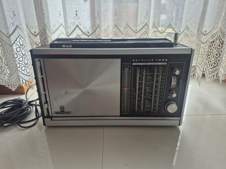 Radio Grundik Satellit 1000