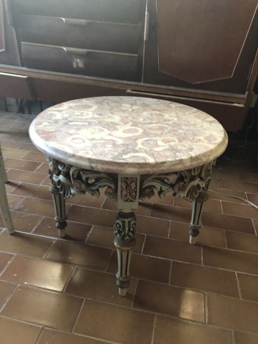 Cadeira e mesa de apoio