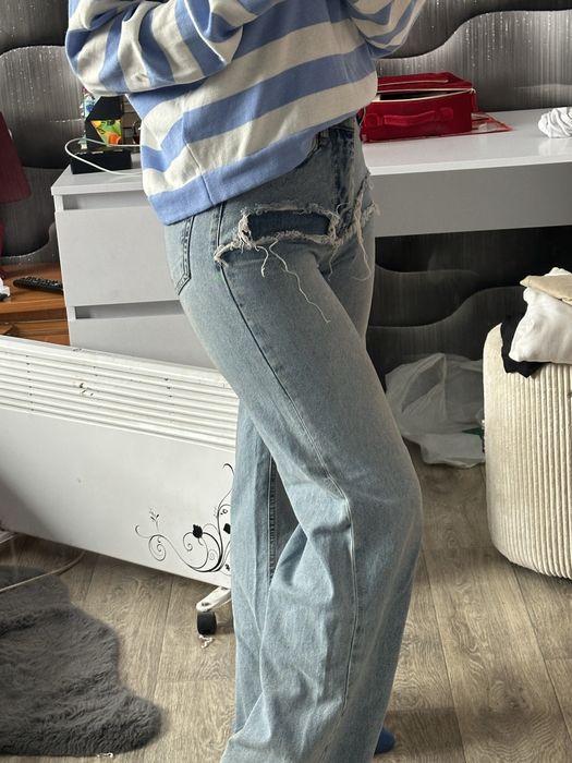 Джинси сині з рваними елементами, розмір 34