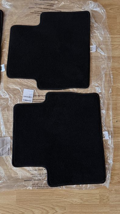 Нові оригінальні чорні велюрові коврики Mazda 3 седан