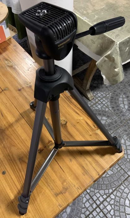 Tripé Vanguard VT-133 – Bom estado