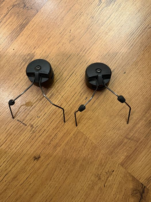 Кріплення для наушників invision