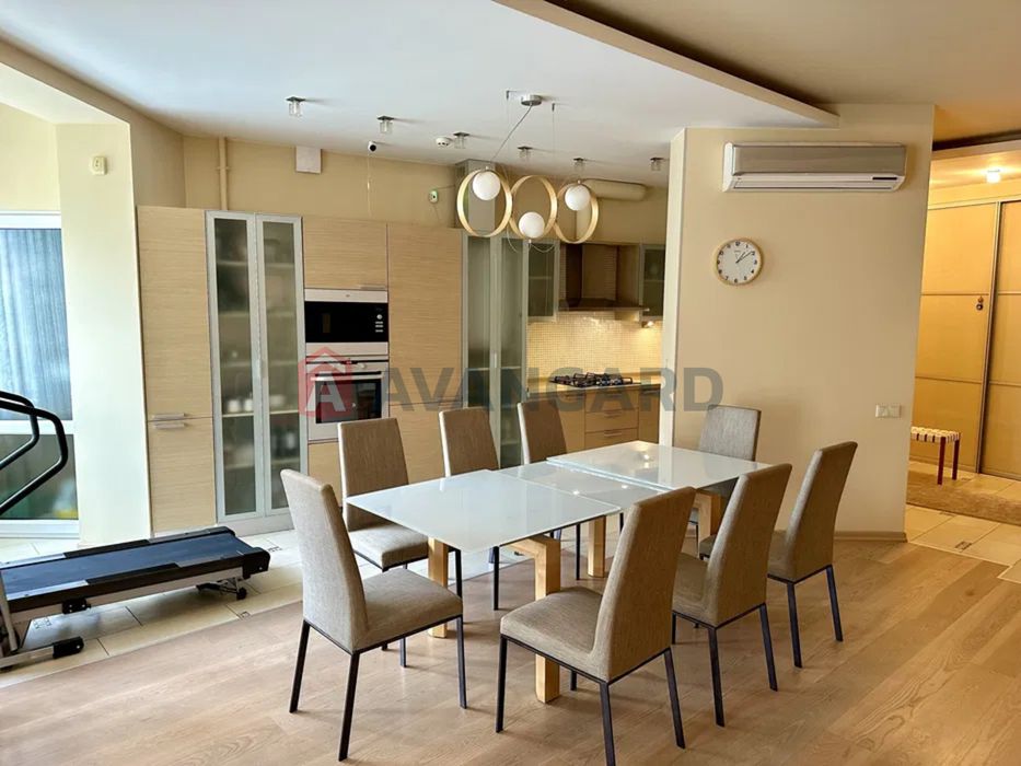 Простора елітна квартира 154 м² у парковій зоні Погулянки