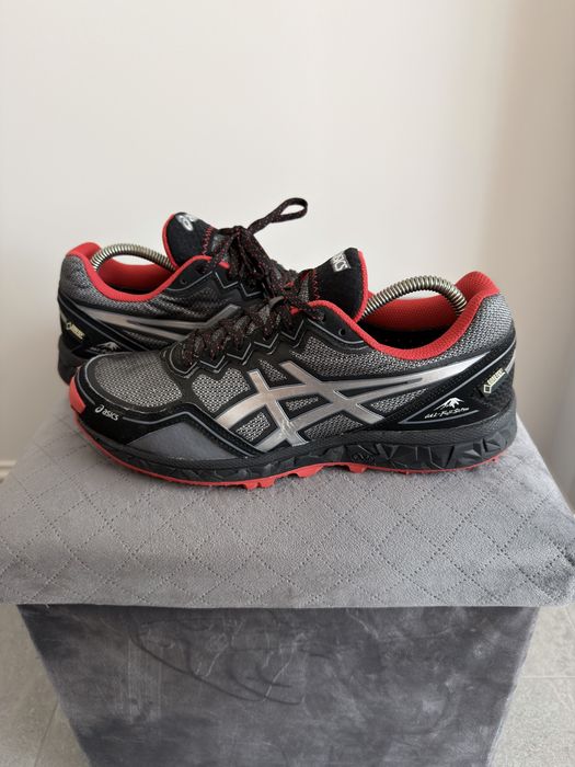 Asics Gel Fujisestsu Gtx r.43,5 buty do biegania z kolcami