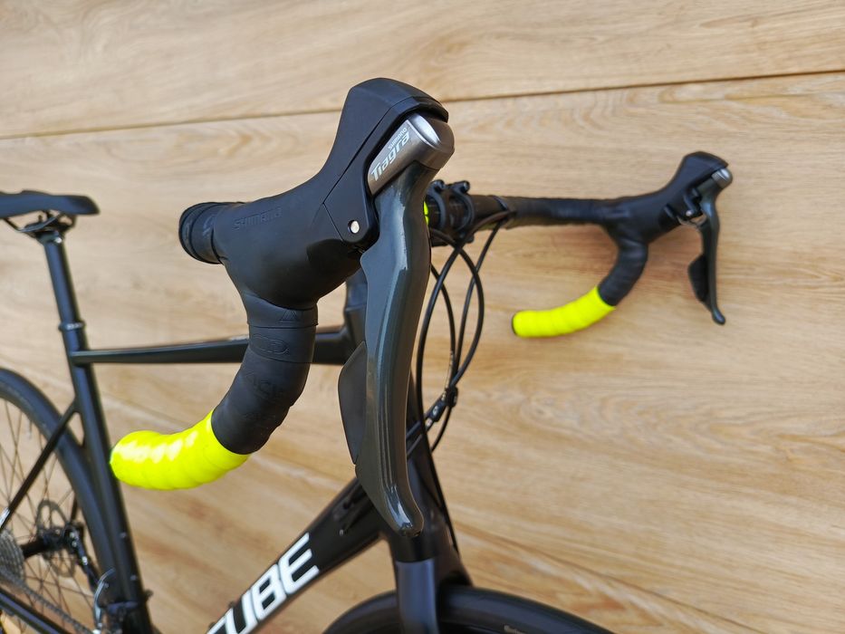 Rower szosowy Cube Attain Race Disc Shimano Tiagra r.60  stan idealny