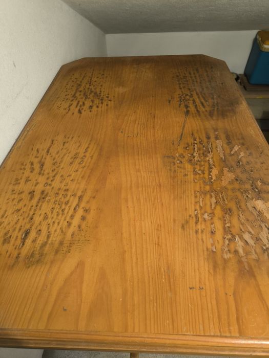 Mesa de Madeira com Duas Pernas