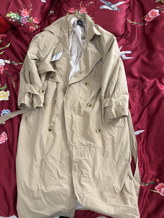 Бежевий трендовий тренч