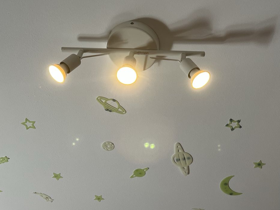 Ceiling Projector with 3 Lamps443666149073889281