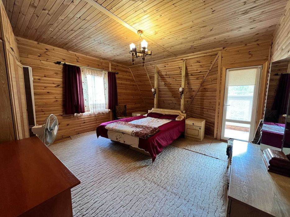 Будинок біля річки