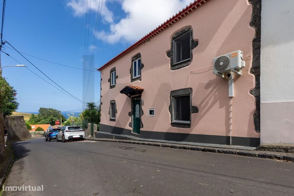 Moradia T3 com vista mar e quintal, na Lombinha da Maia