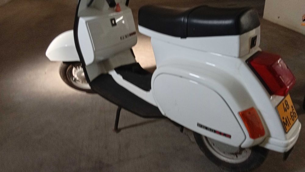 Vespa 50 pk 50. Branca