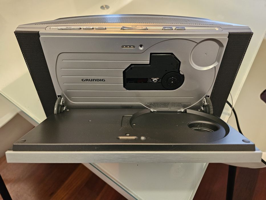 Rádio com leitor de CDs Grundig Ovation