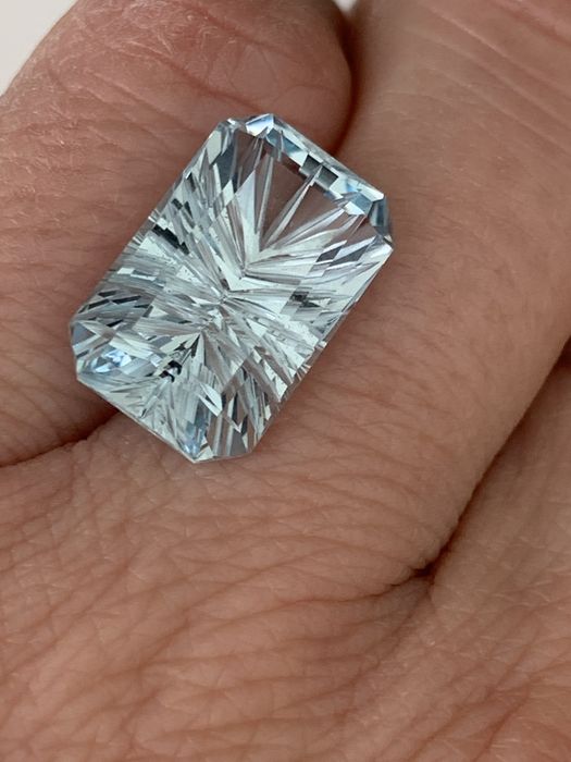 Природний Топаз 10,01 ct у фантазійному огрануванні!