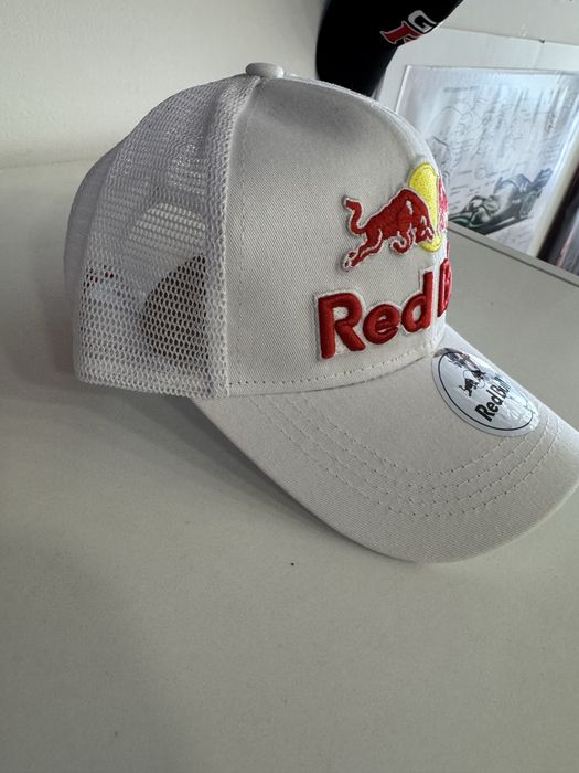 Boné Red Bull bordado