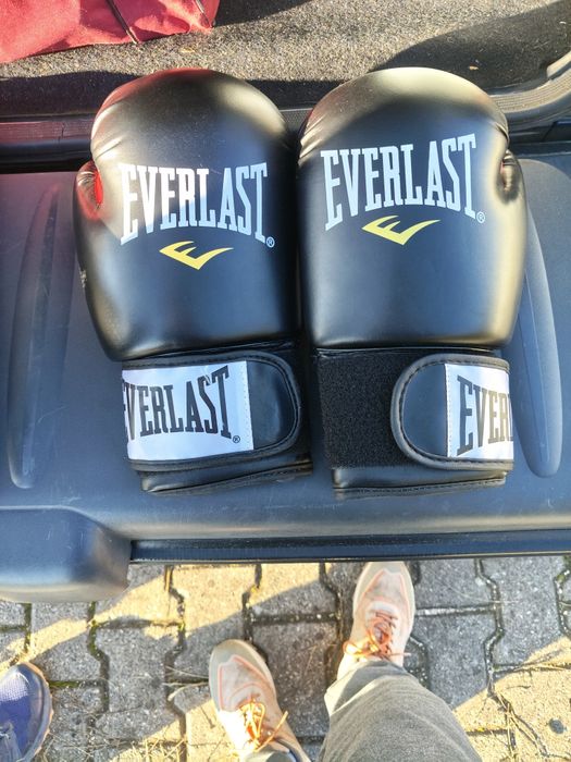 Luvas de boxe praticamente novas