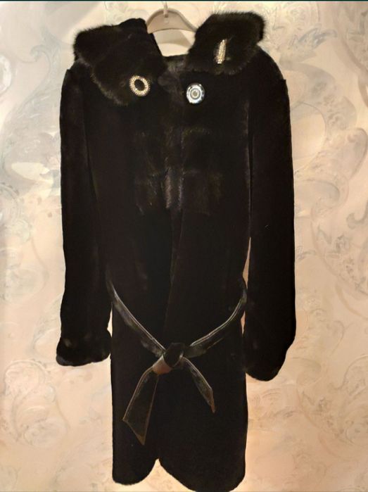 Натуральная мутоновая шуба с норкой,новая. Миконос