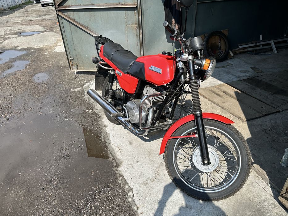 Jawa сів та поіхав