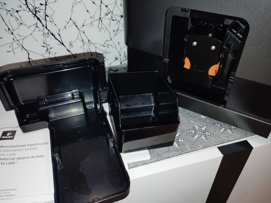 Ekspres do kawy automatyczny Tchibo Esperto Caffe Latte