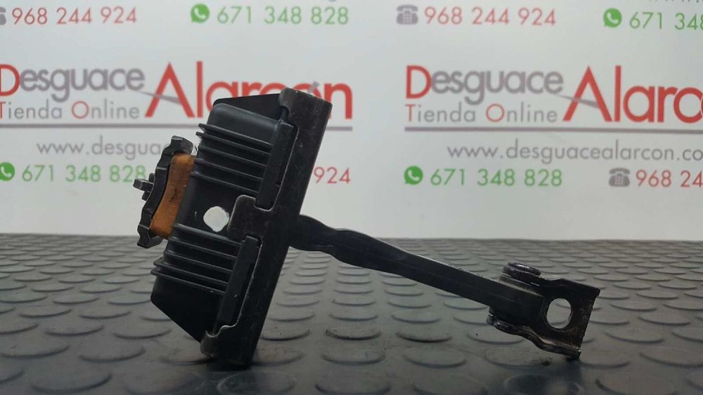 RETENTOR DA PORTA DIANTEIRA ESQUERDA BMW SERIE 1 BERLINA (E81/E87) 116D