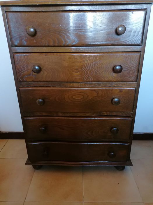 Cama solteiro e móvel de gavetas