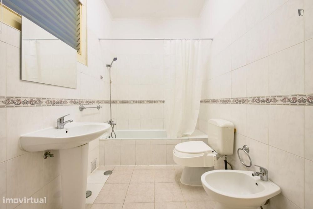 Quarto - localizado em São Bento Lisbon