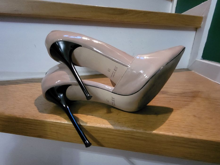 Szpilki nude r. 39 nina basco jak nowe