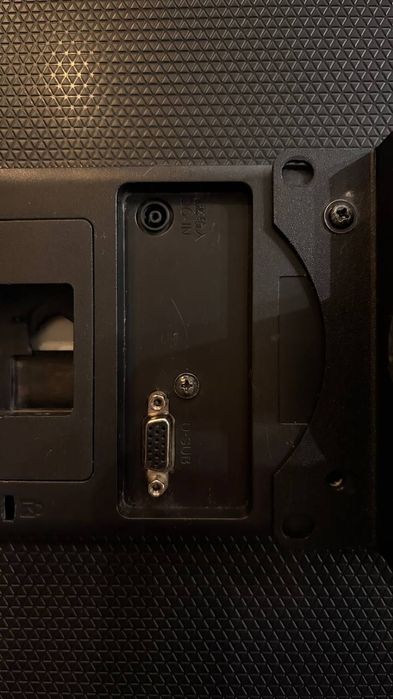 Монитор 60 герц, на кранштейне