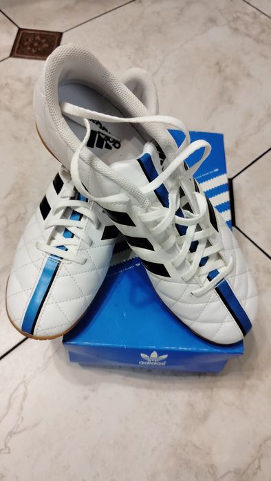 Кроссовки Adidas 11questra футзал