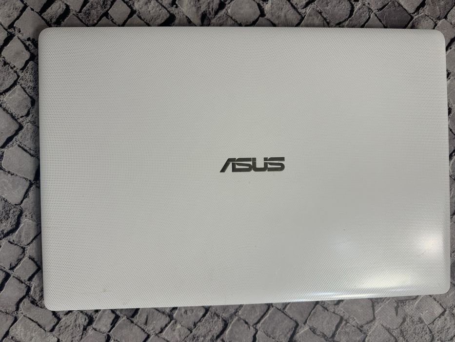 Ноутбук Asus 15.6