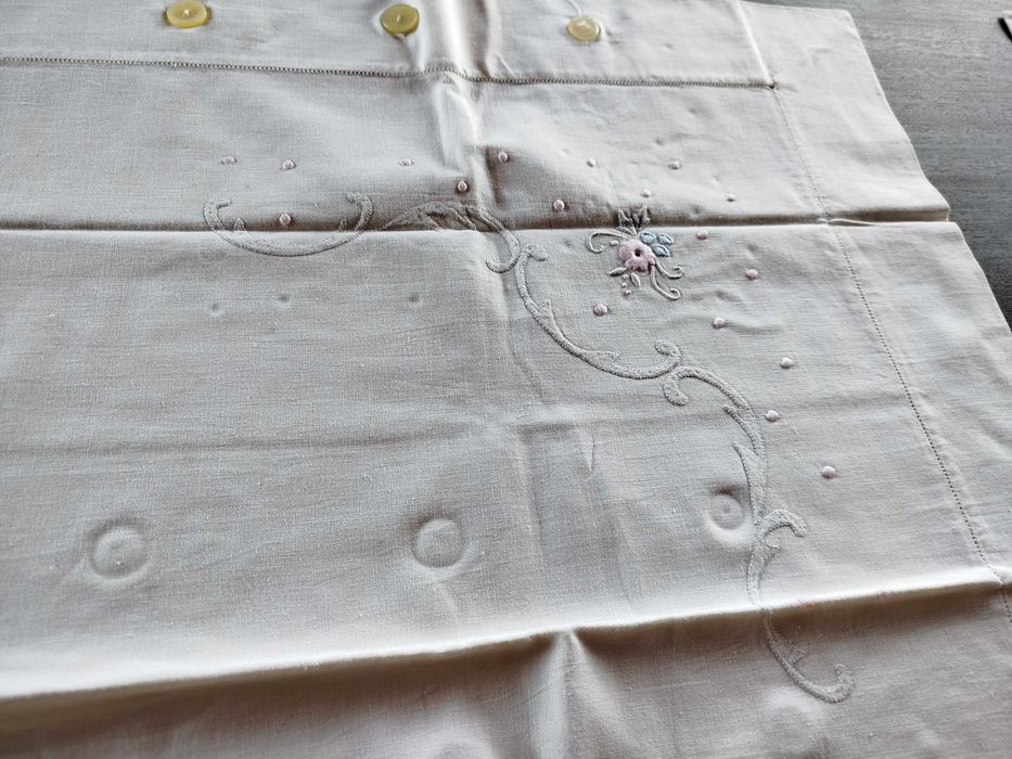 Lençol com duas almofadas