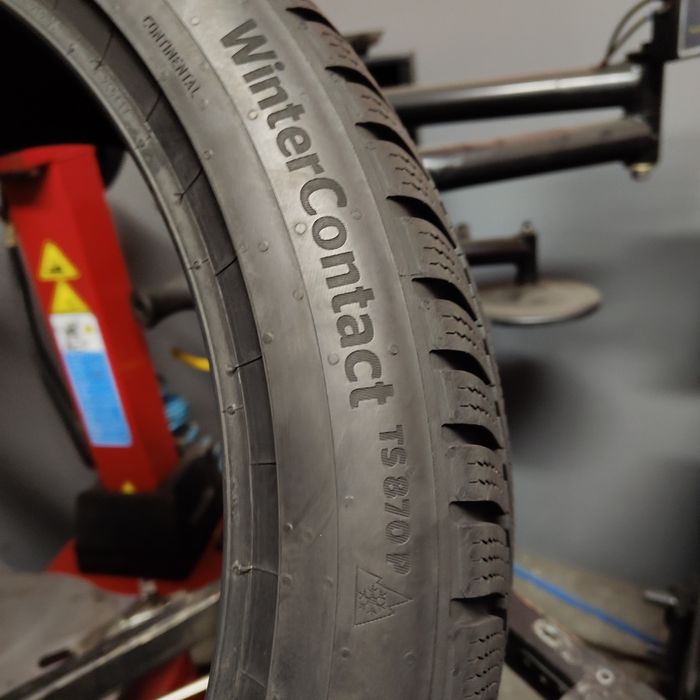 235/40/19 XL Sprzedam parę opon zimowych Continental