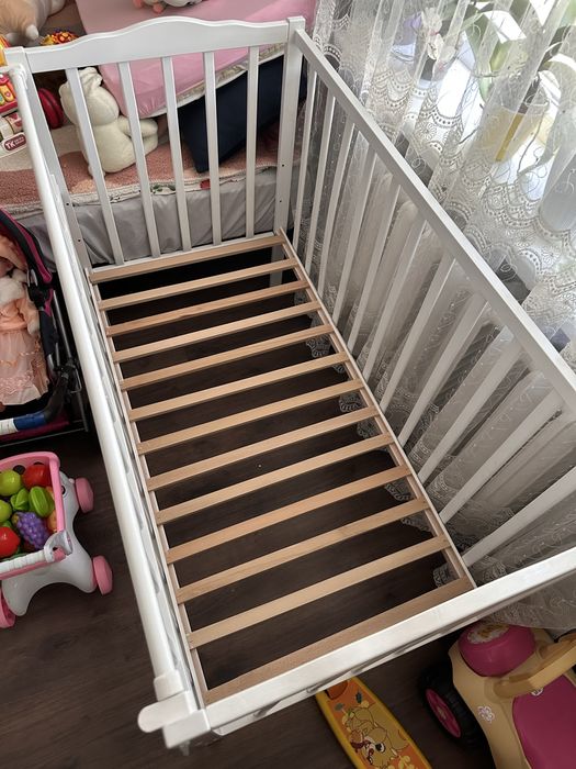 Біла дитяча кроватка, ліжечко, люлька з матрасом