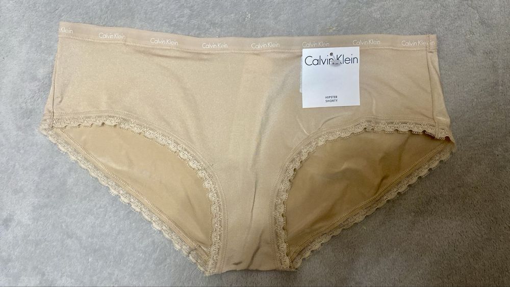 Нові трусики Calvin Klein, розмір M