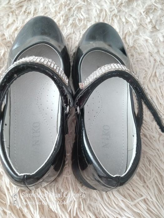 Лакові туфельки для дівчинки