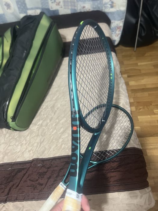 Vendo 2 Wilson Blade 98 V9 305 gr, 18/20 , L3.. e saco (oferta).. E stao em excelente estado, como novas.