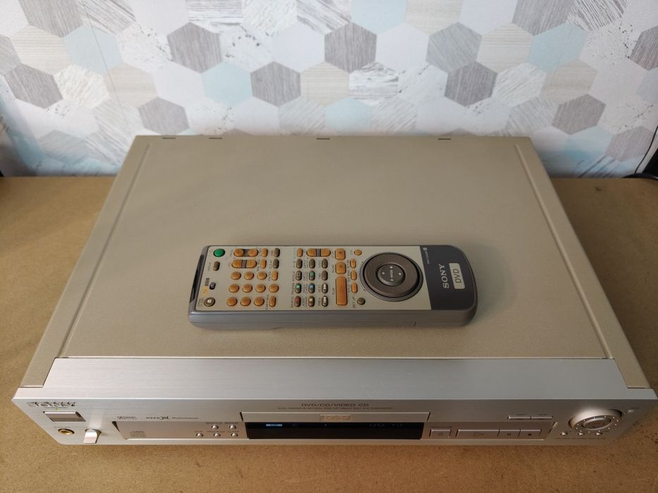 Odtwarzacz DVD CD Sony DVD-S715 z pilotem złoty
