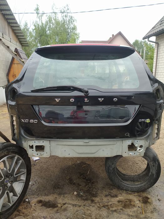 Продам кришку багажника volvo xc60 11-го року