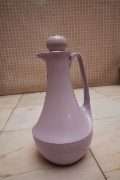 jarro térmico (ou termo) com capacidade de 1 litro
