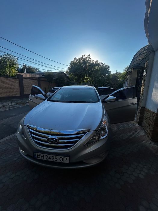 HYUNDAI / Sonata