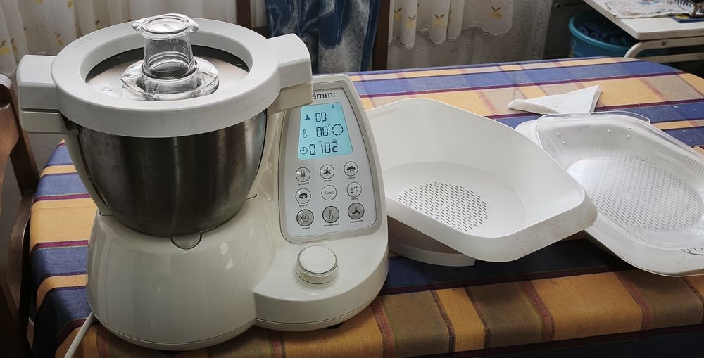 Robot de cozinha Yämmi 2XL com alguns acessórios