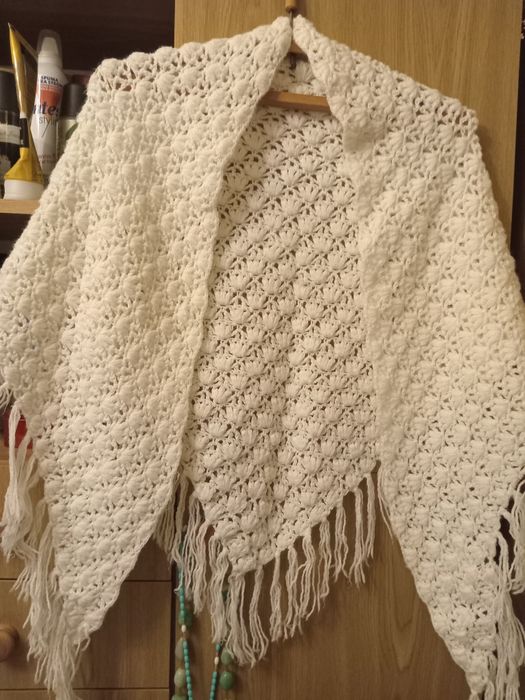 Шаль белая, шерстянная